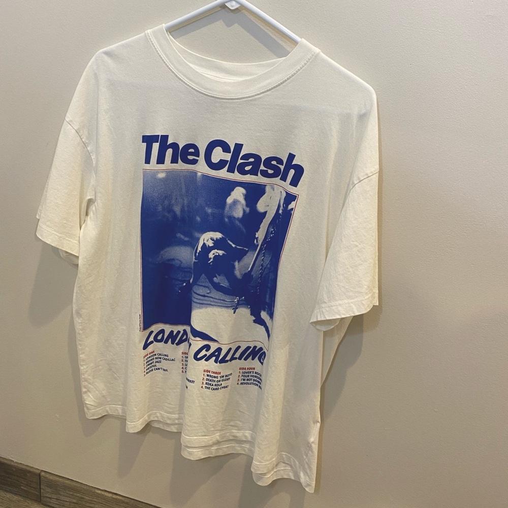 Graphic tee
